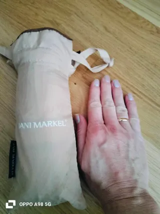 Paraguas beige plegable poco uso