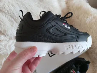 Zapatillas Fila Talla 39 Negras y Blancas