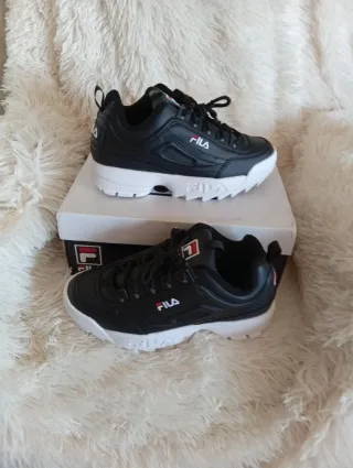 Zapatillas Fila Talla 39 Negras y Blancas