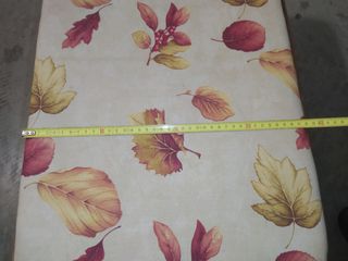 Baule in bambù con cuscino decorato