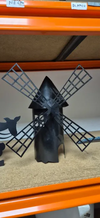 Molino de viento decorativo negro