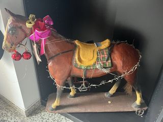 Caballo vintage cartón piedra decorado