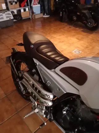 Mondial HPS 125 cc café racer