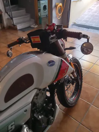 Mondial HPS 125 cc café racer