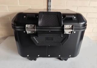Baúl Givi Trekker Outback  58 litros y 42 litros