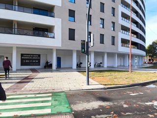 Local comercial en alquiler en Colores - Entreparques en Sevilla