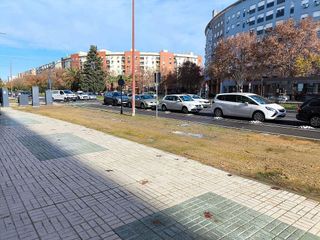 Local comercial en alquiler en Colores - Entreparques en Sevilla