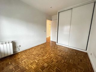 Piso en alquiler en Apóstol Santiago en Madrid