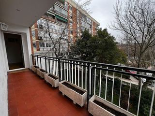 Piso en alquiler en Apóstol Santiago en Madrid