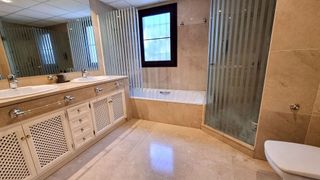 Chalet en alquiler en Elviria en Marbella