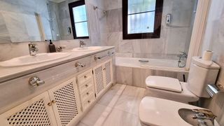 Chalet en alquiler en Elviria en Marbella