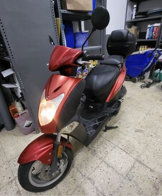 Moto Scooter Roja Automática