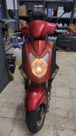 Moto Scooter Roja Automática