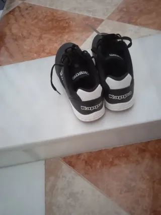 Zapatillas Kappa Negras y Blancas