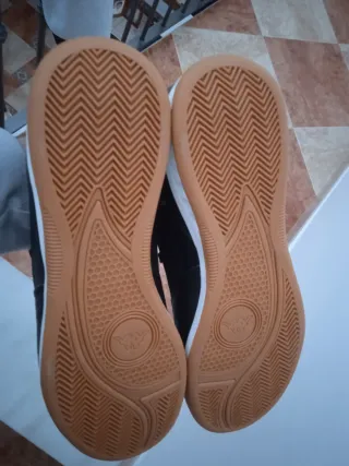 Zapatillas Kappa Negras y Blancas