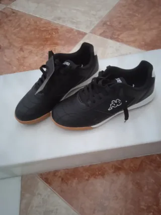 Zapatillas Kappa Negras y Blancas