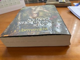 Laura Gallego: Donde los árboles cantan.