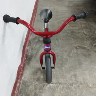 Bicicleta de equilibrio roja Chicco
