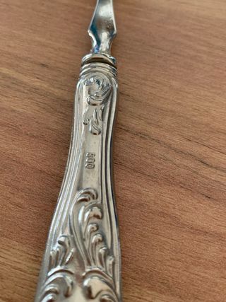 Forchettone cesellato in argento