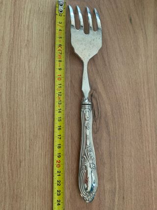 Forchettone cesellato in argento