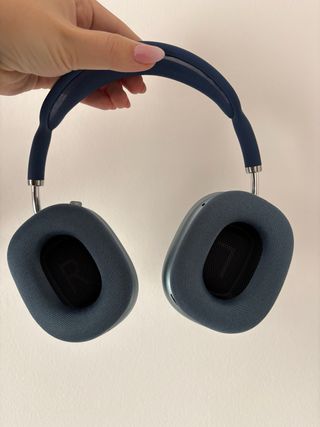 Airpods Max Azul con Soporte Plateado