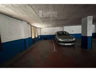 Garaje en venta en Santa Clara-Caputxins-Hospital en Vic