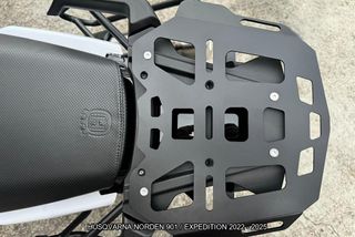 Soporte de baúl HUSQVARNA NORDEN 901 2022 2025