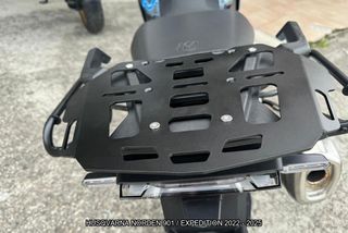 Soporte de baúl HUSQVARNA NORDEN 901 2022 2025