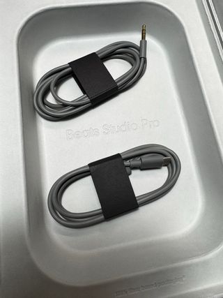 Beats Studio Pro Negros