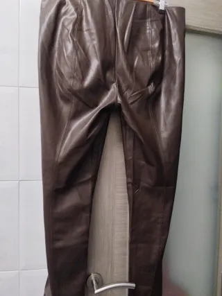 Pantalones efecto piel marrones talla 46 , nuevo