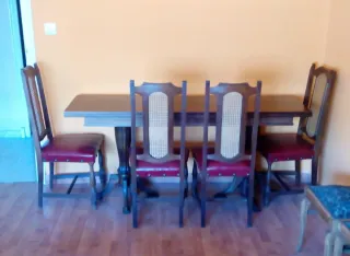 Mesa de libro y 4 Sillas Comedor