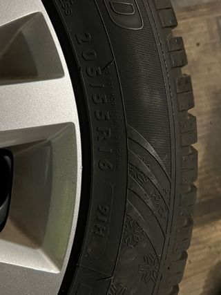 Llantas con neumáticos Volkswagen de 16 pulgadas