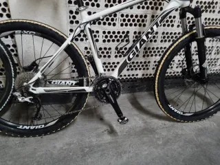 Bicicleta de Montaña Giant Blanca