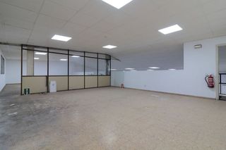 Nave industrial en alquiler en Avda. de Abril. - 9 de octubre en Sagunto