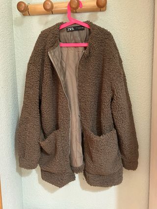 Abrigo rizo Zara marrón