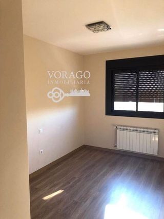 Piso en alquiler en San Isidro - Los Almendros en Alcalá de Henares