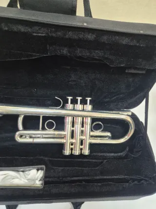 Trompeta en DO con estuche