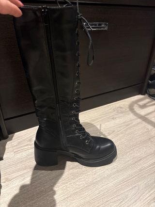 Botas altas cordones y cremallera