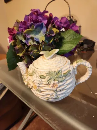 Tetera Diseño Mimbre Flores Mariposa