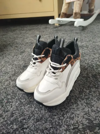 Zapatillas deportivas mujer blancas y leopardo