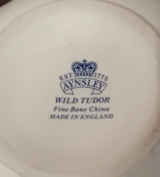 BONITA CAJA DE BARATIJAS DE PORCELANA FINA AYNSLEY