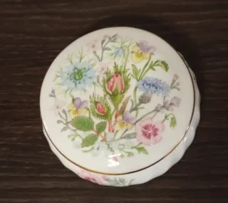 BONITA CAJA DE BARATIJAS DE PORCELANA FINA AYNSLEY