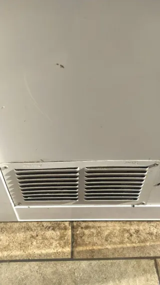 Marco y puertas de aluminio.