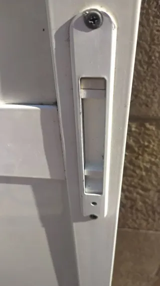 Marco y puertas de aluminio.