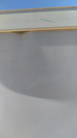 Marco y puertas de aluminio.