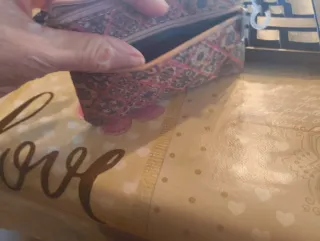 Monedero de corcho con estampado