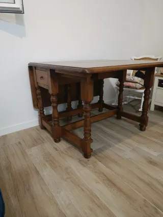 Mesa de comedor de madera maciza abatible