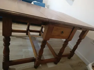 Mesa de comedor de madera maciza abatible