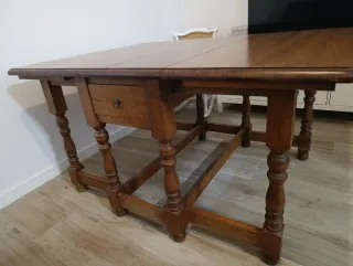 Mesa de comedor de madera maciza abatible