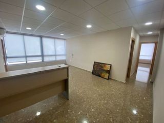 Oficina en alquiler en Polígonos - Recinto Ferial Cortijo de Torres en Málaga